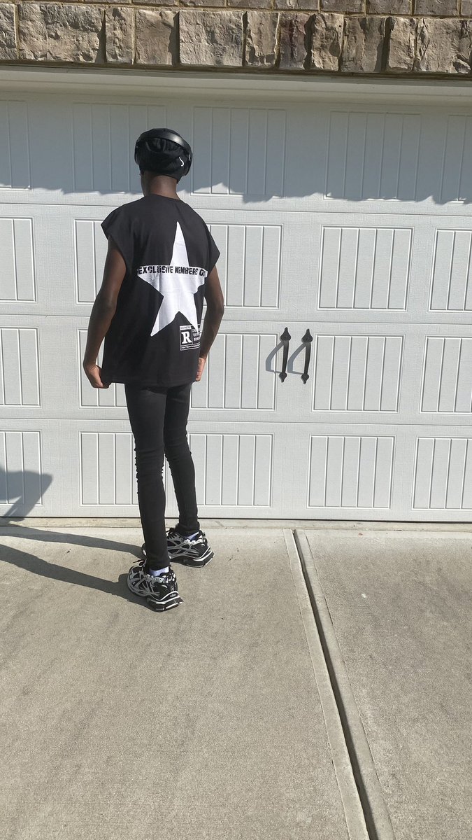 notcassius_'s tweet image. y they sayin my jeans to tight still