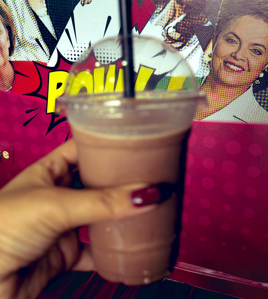 Aquí no ocultamos que vemos <a href="/ConElMazoDando/">Con el Mazo Dando</a> y al influencer <a href="/dcabellor/">Diosdado Cabello R</a> 

¿Dónde está Edmundo? 🤷🏽‍♀️

Menú: Toddy frío y una empanada de queso 🧀 😂👇