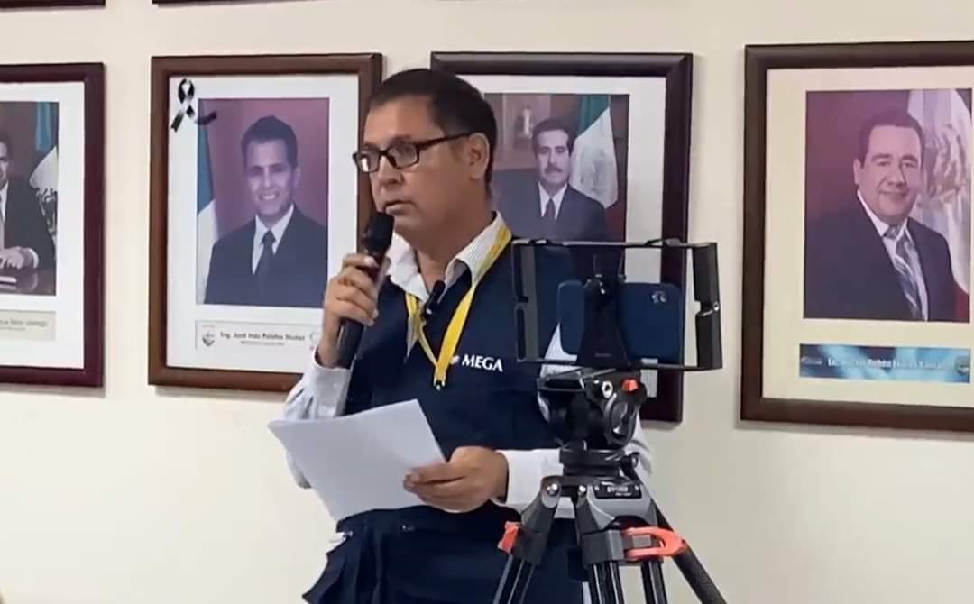 Repruebo enérgicamente la actitud del alcalde morenista de San Luis Río Colorado, Santos González Yescas, al quitarle el micrófono al colega Periodista Manuel Angulo y dirigirle frases que pudieran interpretarse como amenazas.
La prensa no está para aplaudirle al poder.