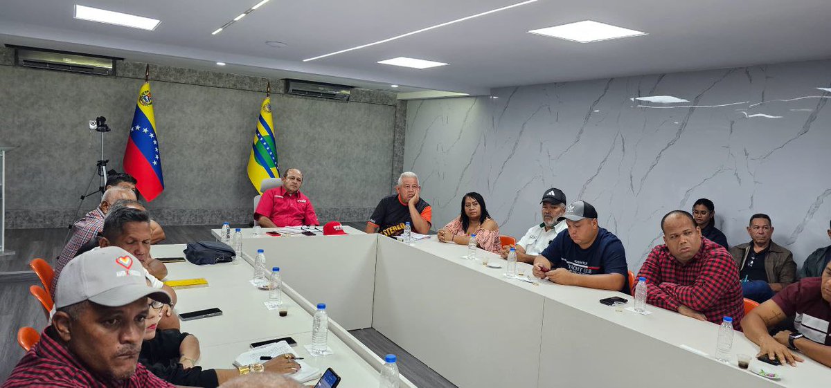 PartidoPSUV's tweet photo. Comunicadores alternativos analizan la guerra cibernética y cognitiva contra Venezuela
https://t.co/psMSNr7nR8

#VenezuelaSeRespeta https://t.co/fWkhc4OjIx
