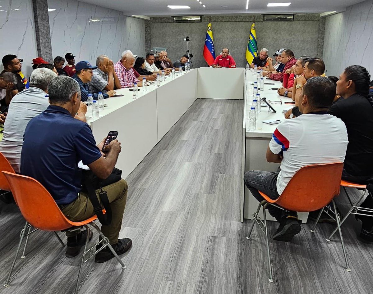 PartidoPSUV's tweet photo. Comunicadores alternativos analizan la guerra cibernética y cognitiva contra Venezuela
https://t.co/psMSNr7nR8

#VenezuelaSeRespeta https://t.co/fWkhc4OjIx