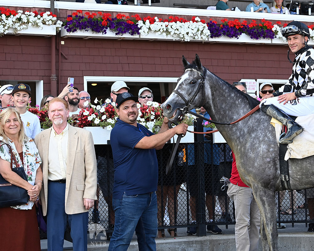 Sterling Silver stretched out, reunited with #NYbred company, &amp; gave Mallory &amp; Karen Mort their first SAR stakes victory as breeders! The terrific mare, foaled at <a href="/GallaghersStud/">Mallory Mort</a>, cruised by 9 3/4-lengths in the Johnstone Mile for Anderson &amp; Mott. Recap: tinyurl.com/22jdz4jr