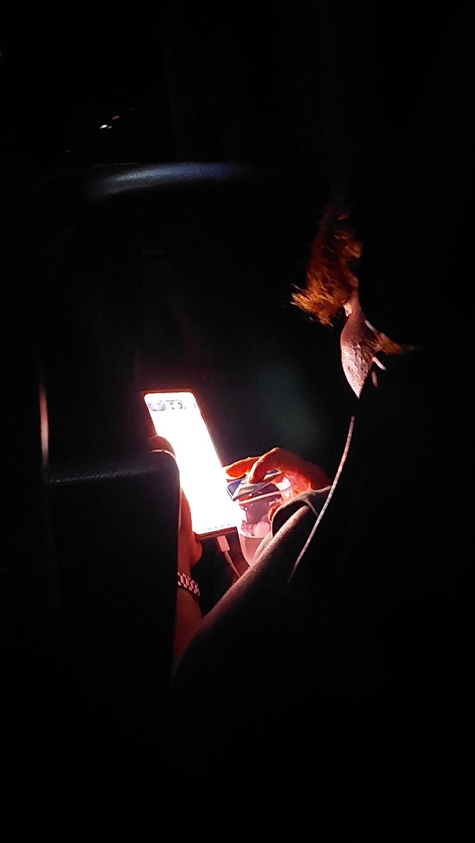 sikayetduvari's tweet photo. Gece 02:12 
şehirler arası otobüs 
Gözüme gözüme giren candy crush parlaklığı. https://t.co/GPBgMvXzcn