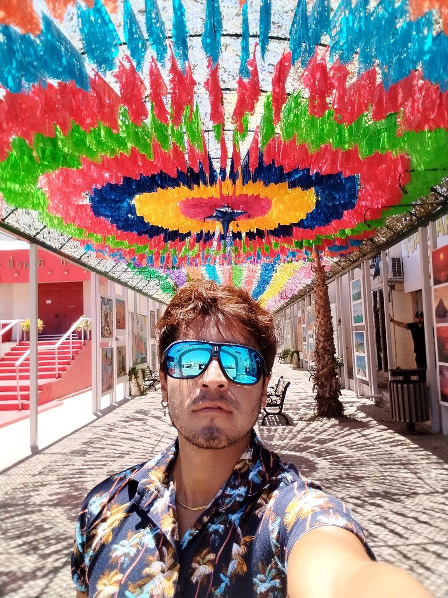 ★٭*😎★٭*
