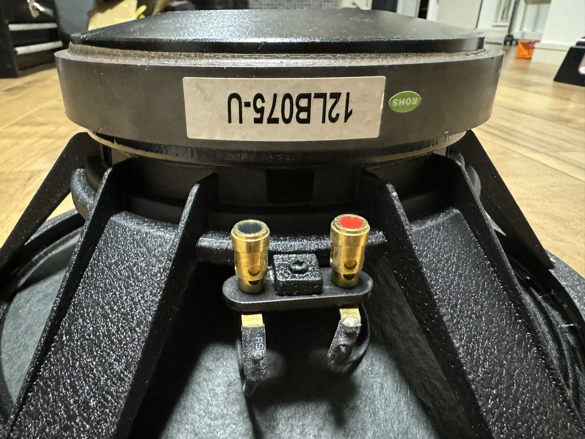 Tax418's tweet photo. For SALE 

セット3万円送別
ミッド2発1万
ツイーター5千円
ドライバー1.5万
（ドライバー、JBL/ホーン、エミネンス） https://t.co/GVkRT1T5Yo