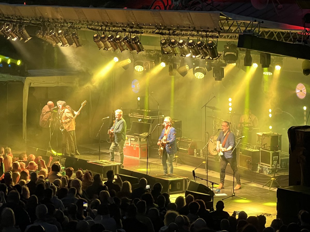 Night one of 3 this week ⁦<a href="/SummernightsKGB/">Summer Nights at The Bandstand</a>⁩ in Glasgow 

Every gig we have been to at this venue has always been excellent, no matter the artist, and tonight’s ⁦<a href="/sawdoctors/">The Saw Doctors</a>⁩ was no different

Getting close to becoming our fav gig venue 🤔 

#glasgow #gigs