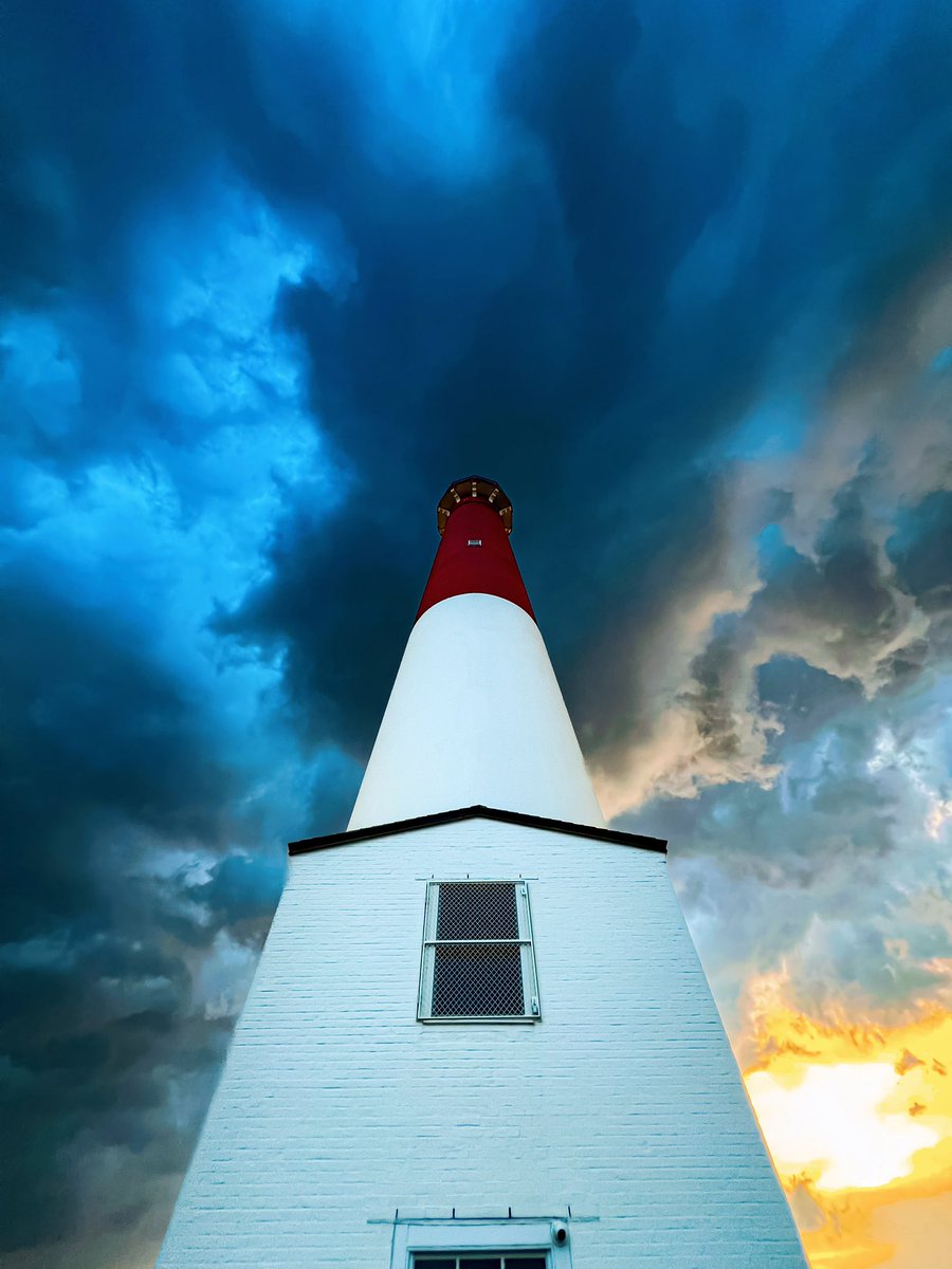 ᴉllǝsoɹ qoɹ tweet media