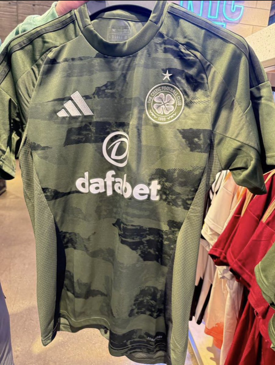InsideCeltic67's tweet photo. leaked third kid is already being sold in the USA 🇺🇸 

Thoughts on the top? https://t.co/WGtvr8gmO0