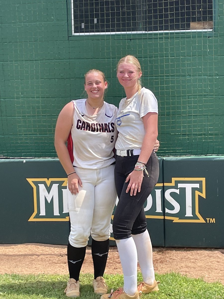 BaileyBett5's tweet photo. Thank you so much Coach Alex for holding an amazing camp on the 2nd, I had a ton of fun with all the players and other campers. I’m also extremely excited for my visit soon! Also I got to see one of my good friends Bethany 🥳. @_Coach_Alex_  @Bethanyy_fisher @CardinalsKelly https://t.co/pTihSgmBu8
