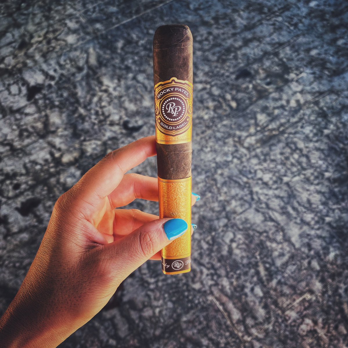 cigarboxlv's tweet photo. Mid-week smoke—Gold Label from @RockyPatelCigar 

#cigar #cigars #botl #sotl #cigaraficionado #cigarbox #cigarboxlv #vegas #lasvegas #nowsmoking https://t.co/b5TWx312qS