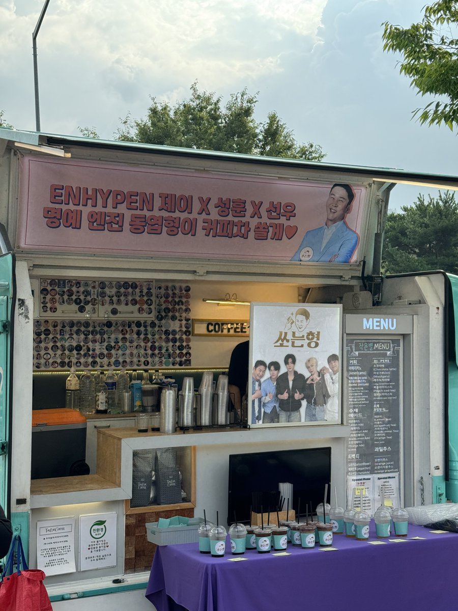 heeseungcokr's tweet photo. omg it seems jay, sunghoon, and sunoo will go to youtube show "쏘는형 [shootbro]"

k-engene said shin dong-yeop sent this coffee truck for engene who attend mcountdown pre-recording! https://t.co/NhFlMe8rzV