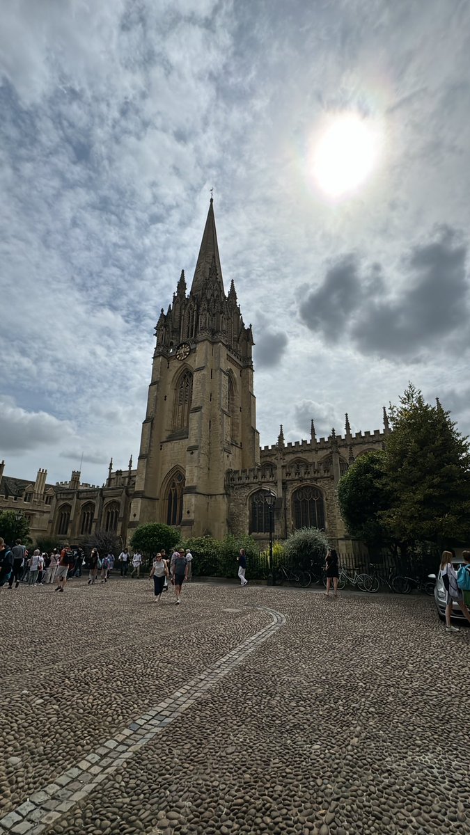 R6c5_'s tweet photo. Oxford https://t.co/JhnHQx30ii