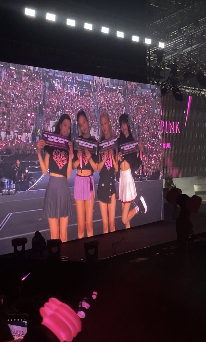 zeetwts's tweet photo. ETERNITY WITH BLACKPINK 🖤💗
#8YearsWithBLACKPINK https://t.co/NH5NbOkmTI