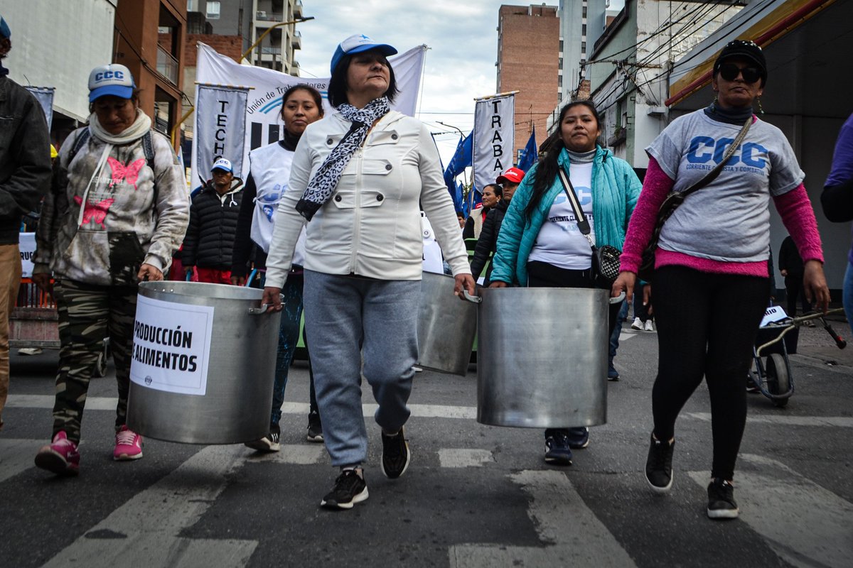POR PAZ, POR PAN, POR TIERRA, TECHO Y TRABAJO