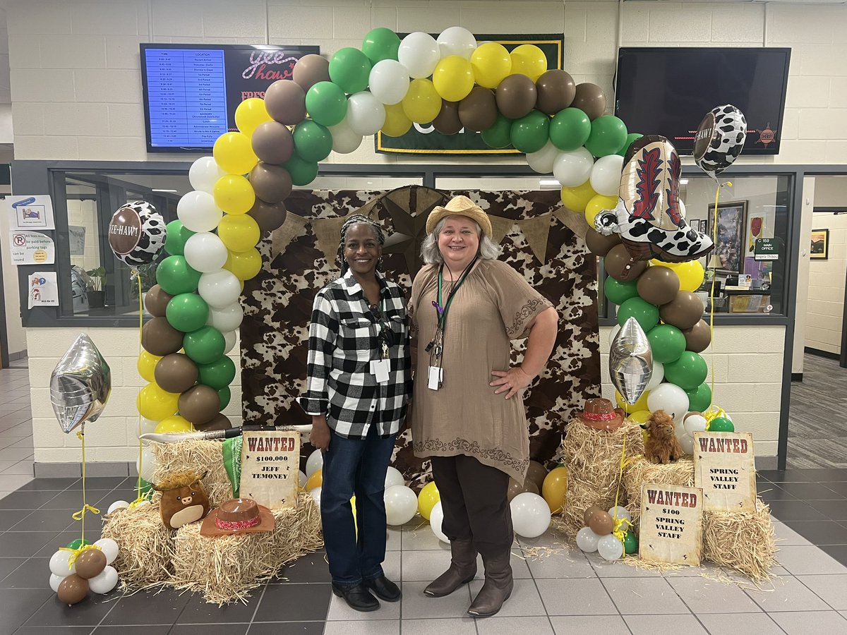 tlwilbur's tweet photo. So excited to start year 29 as a Spring Valley Viking! Probably the BEST 1st day ever! Enjoyed starting out right with the Viking Rodeo! @SV_Vikings #vikingpride https://t.co/aGz96lhxPE