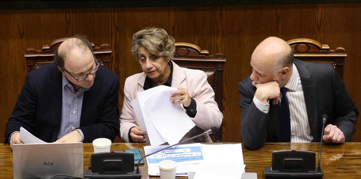 ¡Paso a segundo trámite! ⭐️ Hoy, el <a href="/Senado_Chile/">Senado Chile</a> votó el proyecto de ley que obliga a las concesionarias de obras viales a adoptar medidas de protección y seguridad. Si se aprueba, deberán implementar medidas de vigilancia, seguridad y asistencia, instalando, por ejemplo,