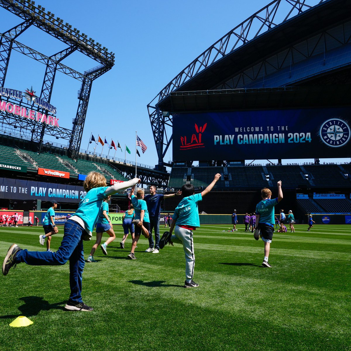 Another successful day taking part in the <a href="/PBATS/">PBATS</a> PLAY Campaign 🙌

<a href="/CadeMarlowe/">Cade Marlowe</a> and Leo Rivas joined our training staff for a fun day promoting healthy and active lifestyles!