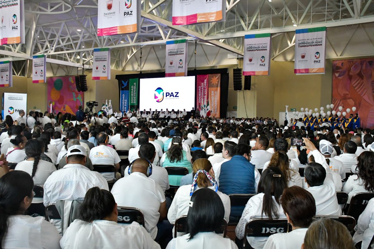 El Gobernador David Monreal Ávila presentó este miércoles el primer informe de resultados y acciones de la Agenda de la Paz, un esfuerzo conjunto que marca el camino hacia la pacificación de Zacatecas. 

#2024AñoDeLaPaz
#JuntosSomosPaz

#Galeria