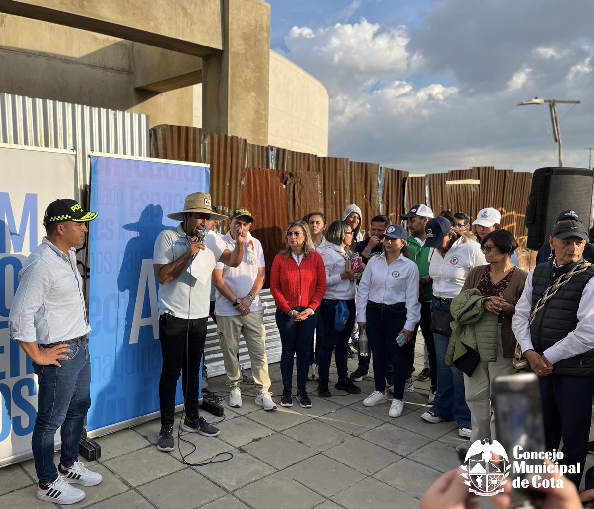 CotaConcejo's tweet photo. La Gobernación de Cundinamarca y la Asamblea de Cundinamarca visitaron y se comprometieron con nuestro municipio, entre los que se destacan:

🩺El hospital de Cota.
🚧 Apoyar al mantenimiento de la malla vial Cota-Suba.
👮🏽‍♀️👮🏽 Seguridad
🏠 Proyectos de vivienda prioritaria. https://t.co/9SwKFEuk38