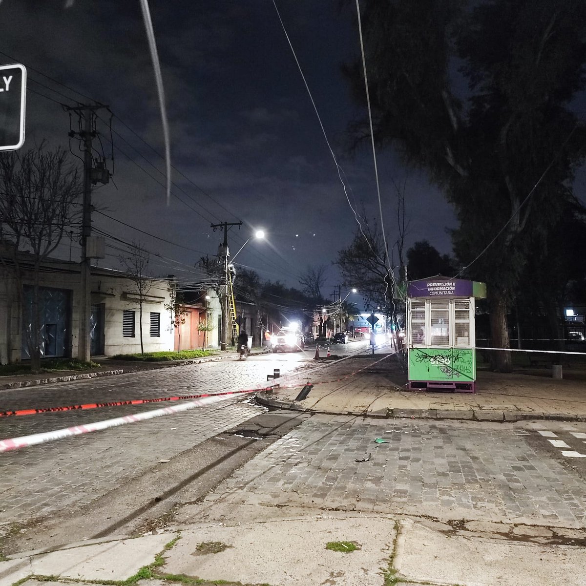 <a href="/IraciHassler/">Irací Hassler Jacob</a> <a href="/rosarioxstgo/">Rosario Carvajal por Santiago</a> <a href="/EnelChile/">Enel Chile</a> <a href="/Enel_Informa_CL/">@Enel_Informa_CL</a> <a href="/Muni_Stgo/">Santiago</a> <a href="/ana_maria_yanez/">Ana Yáñez Concejala x Santiago</a> <a href="/jmenaconcejal/">Juan Mena</a> @santiagoxiraci <a href="/climafat/">fernando trujillo</a> agradecemos el compromiso de los funcionarios municipales alcaldía y concejalas para ayudarnos con la reparación de la electricidad para nuestro evento del sábado gracias totales!