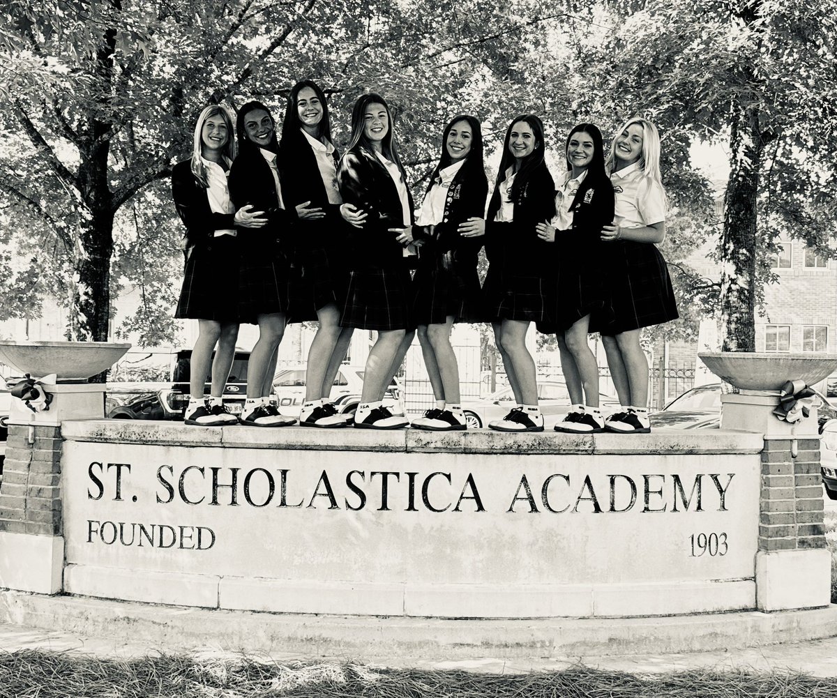 Officially a junior!! 📓✏️🏫