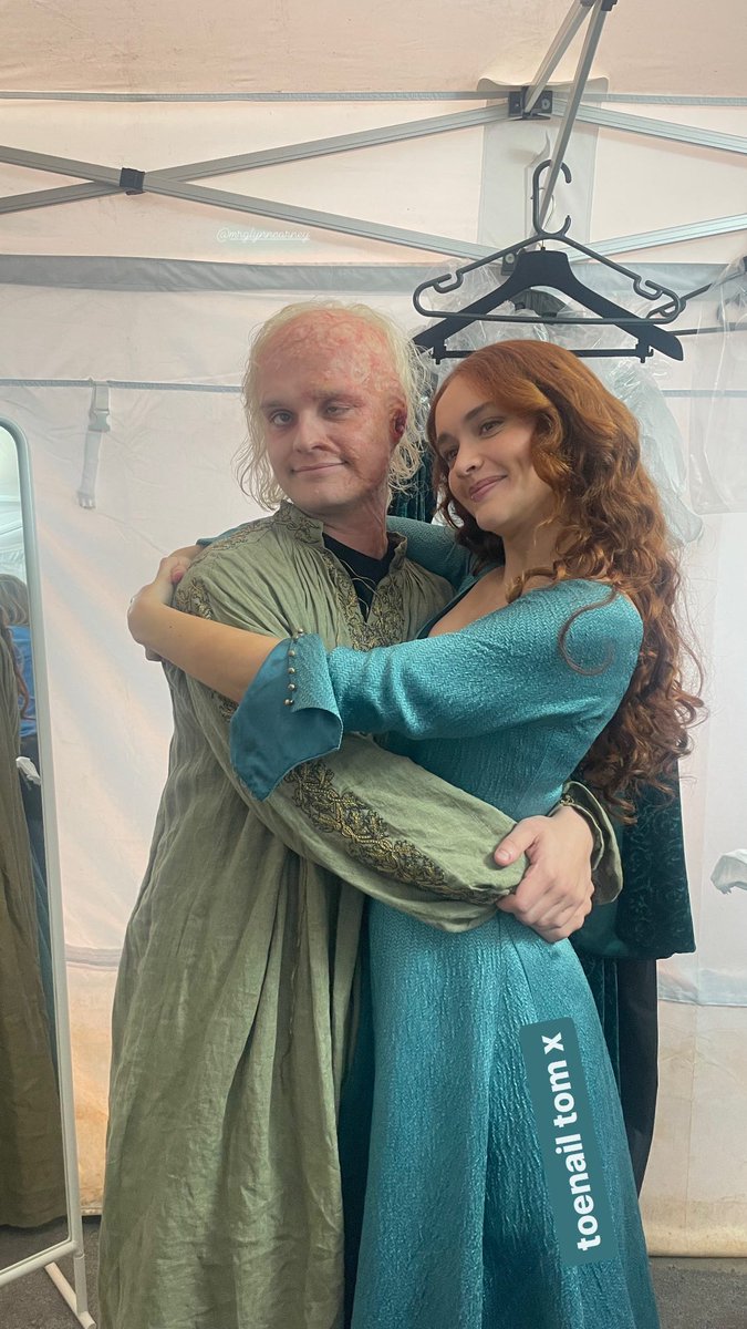 LOOK AT THESE DIVAS..
they’re so unserious 😭
#HouseOfTheDragon #tomglynncarney #oliviacooke