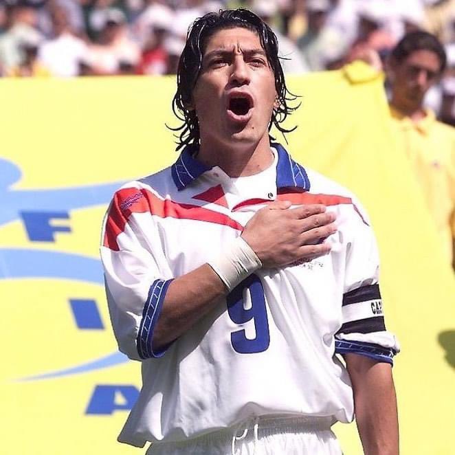 emaciel10's tweet image. Qué postal! @bambam9oficial #leyenda!!! 🇨🇱⚽️ #ivanzamorano #letal