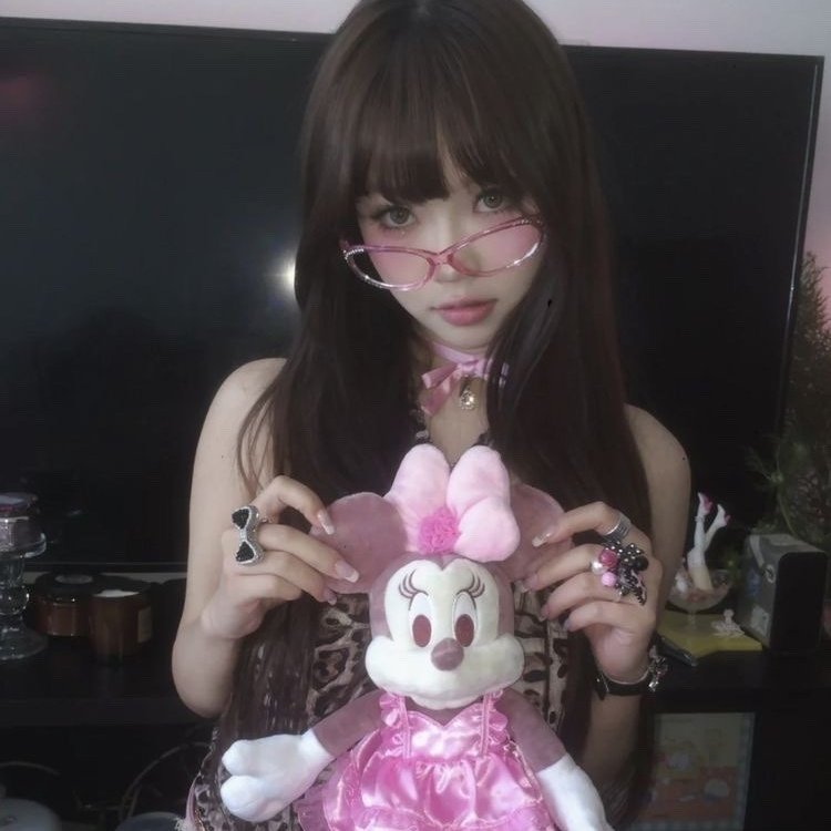 thqmale's tweet image. 🪡 ; cómo no CAER en las multicuentas de Parasite Queen  —  un hilo DEMASIADO necesario