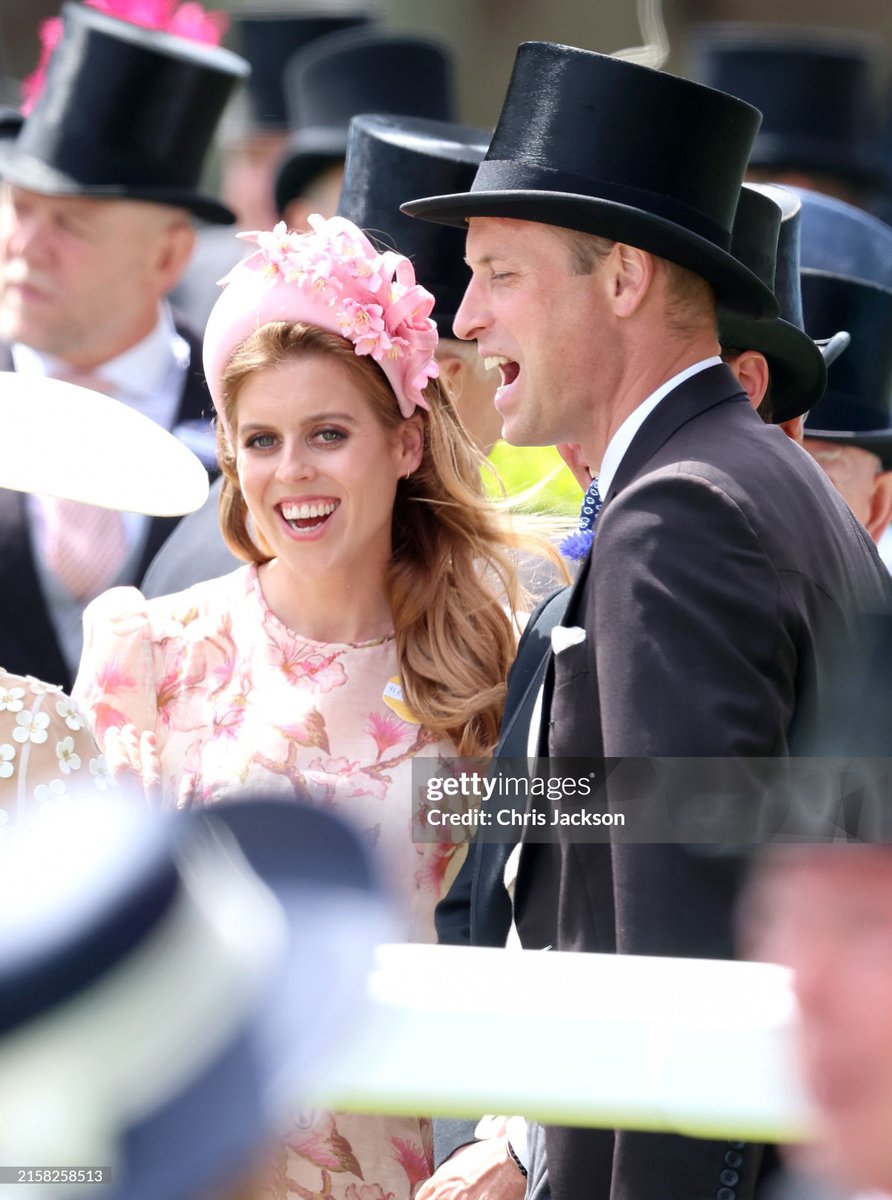 sarahdiaryz's tweet image. Wishing HRH Princess Beatrice, Mrs Edoardo Mapelli Mozzi a very happy 36th birthday 🎈
