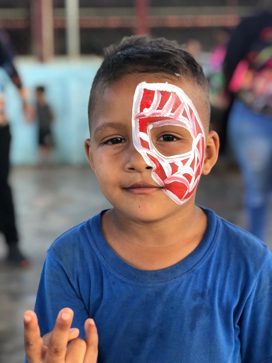 🇻🇪#07Ago

Hoy el Movimiento por la Paz y la Vida brindó atención social, deportivas, cultural y recreativa en la Cancha de Villas de Sol, atendiendo niños de la Comunidad Simón Bolivar y comunidades vecinas.

#DesinstalaElOdio
#PazYVidaApureEnLaCalle