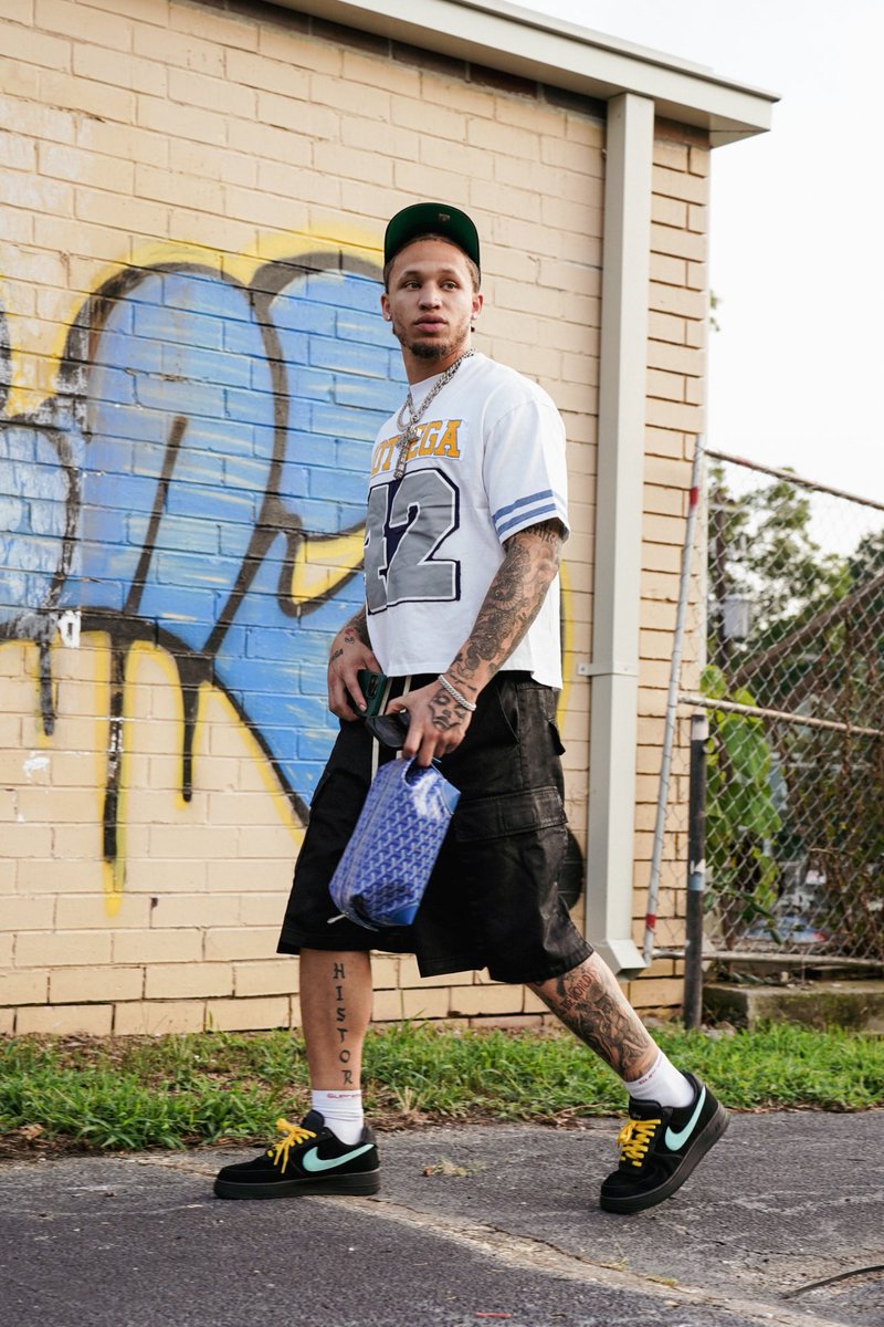 jadenmitch_'s tweet image. out da way, prolly designing some shit