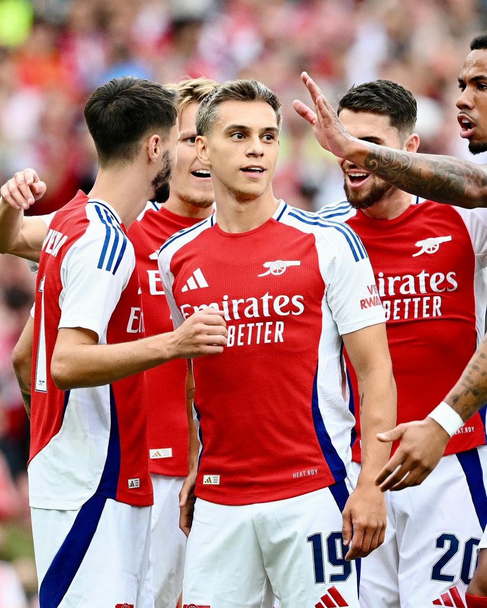 ArsenalN7's tweet photo. Leo’s had plenty of sleep. Pray for them all 🙏 https://t.co/xxdwZojUHa