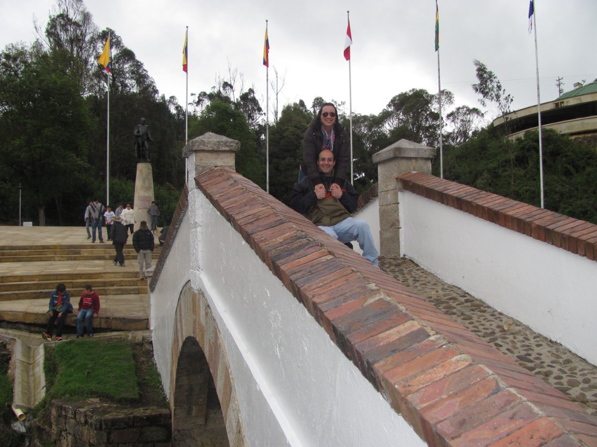 WSAYALA's tweet photo. Algún tiempo atrás, con mi esposa @marianunezv, en el #PuenteDeBoyacá #Boyacá #7deAgosto #BatallaDeBoyaca #Agosto7 https://t.co/fb2wji1yX8