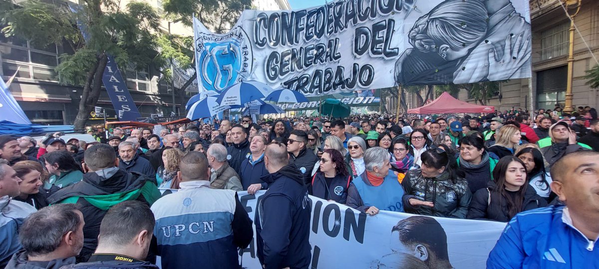 En el marco del Día de San Cayetano, <a href="/LadrillerosArg/">Ladrilleros UOLRA</a> marchó junto a la <a href="/cgtoficialok/">CGT</a> desde Liniers hasta Plaza de Mayo para rechazar las políticas de ajuste y hambre del gobierno de Javier Milei.

#PazPanTierraTechoyTrabajo 
#SanCayetano