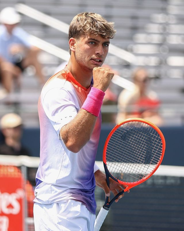 COBOLLI UPSETS AUGER-ALIASSIME AND THE HOME CROWD !

Flavio Cobolli 🇮🇹 defeats Felix Auger-Aliassime 🇨🇦 6-3, 6-2 and moves to the next round in Montreal 🇨🇦.

He will face Arthur Rinderknech 🇫🇷.

#ATP1000 | #OBN24