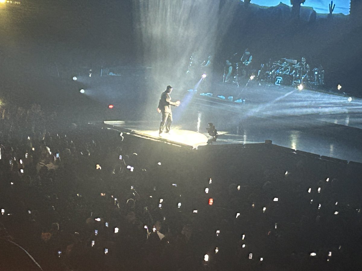 Just been to see Justin Timberlake. 

Thousands of people; all different colours, genders and those without genders all having a great time. 

No to racism and the Far Right. 

We will not be defeated. 

Fu*k the EDL losers, Farage, GBNews and all the rest of the gutter shite✊🏼