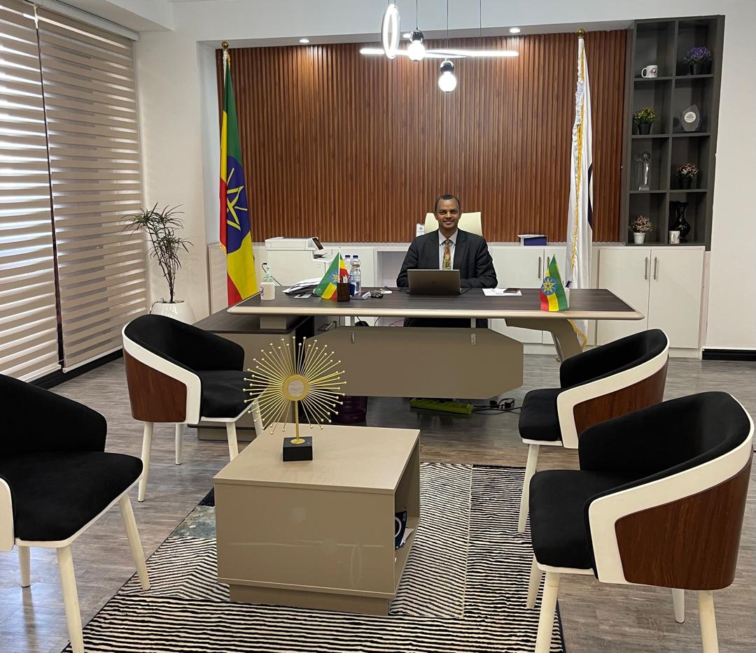 afeworkkassu's tweet image. @AHRI_ETH is pleased by the visit to our new office by former Deputy Director General, Mrs @yamdual, who contributed significantly to the development of the new AHRI. 

AHRI will strengthen its R&amp;amp;D&amp;amp;M for better #EvidenceInformedDecisionMaking &amp;amp; #PharmaceuticalManufacturing in 🇪🇹.