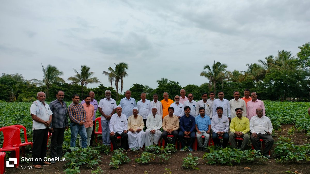 ari_pune's tweet image. @ari_pune शास्त्रज्ञ एस ए जायभाय आणि महाराष्ट्र राज्य कृषी विभागाच्या अधिकाऱ्यांनी दर्जेदार सोयाबीन बियाणे उत्पादन, बियाणे मानदंड आणि बियाणे प्लॉट रफिंग यावर मार्गदर्शन केले. साकोळ, लातूर येथील शेतकऱ्यांसाठी एक उत्तम उपक्रम! @IndiaDST @DrJitendraSingh @karandi65 @pkdhakephalkar