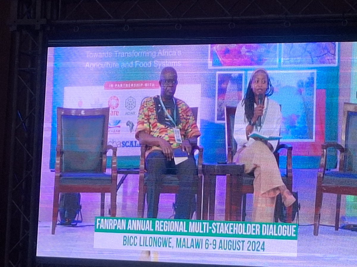 <a href="/vgpchimonyo/">Vimbayi Grace Petrova Chimonyo</a> representing  <a href="/CIMMYT/">CIMMYT</a> implemented <a href="/CGIAR/">CGIAR</a> funded #AgroecologyInitiative  <a href="/FANRPAN/">Food, Agric. & Nat. Res. Policy Analysis Network</a> regional multistakeholder dialogue.Explaining the power of co-creation and visioning in policy making