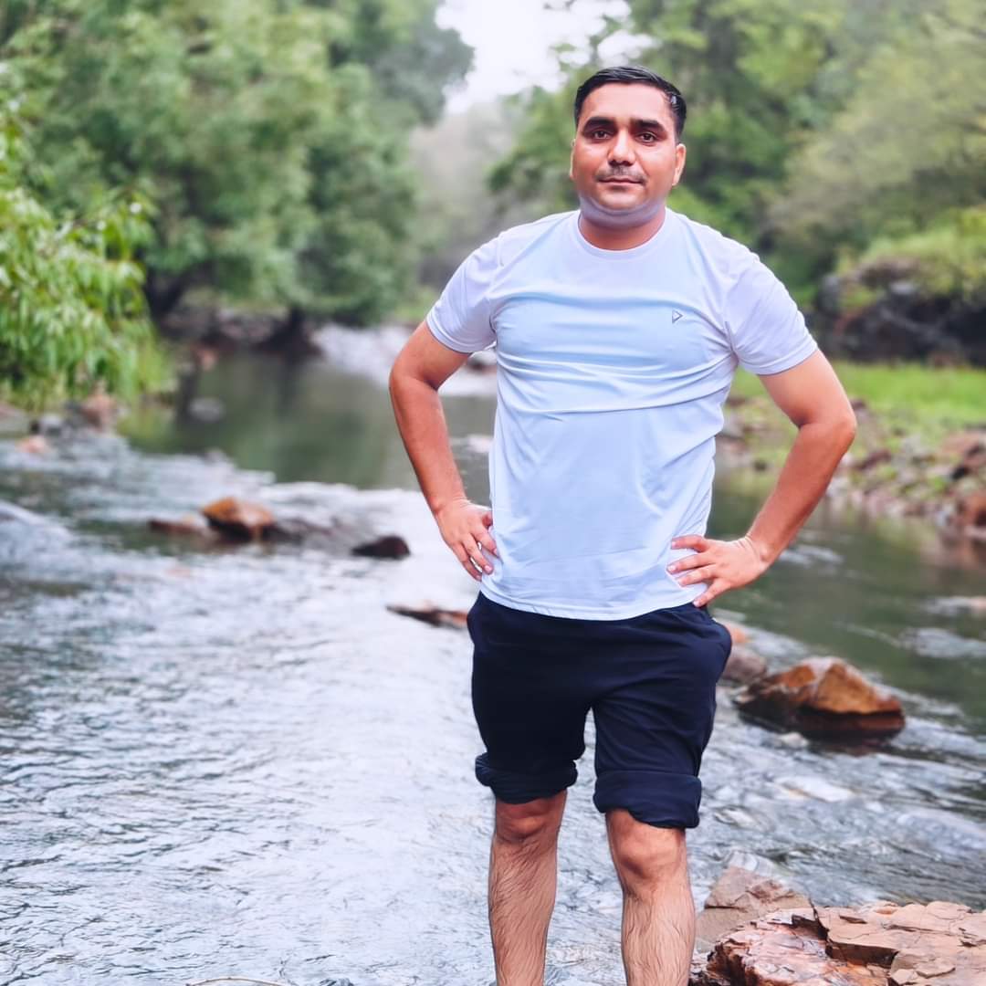 Kailash64526620's tweet photo. गणेश चतुर्थी पर दोस्तों के साथ भगवान त्रिनेत्र गणेश जी की परिक्रमा कर दर्शन किए ll जय श्री गणेश 🙏🙏 https://t.co/DJz1MxZURM
