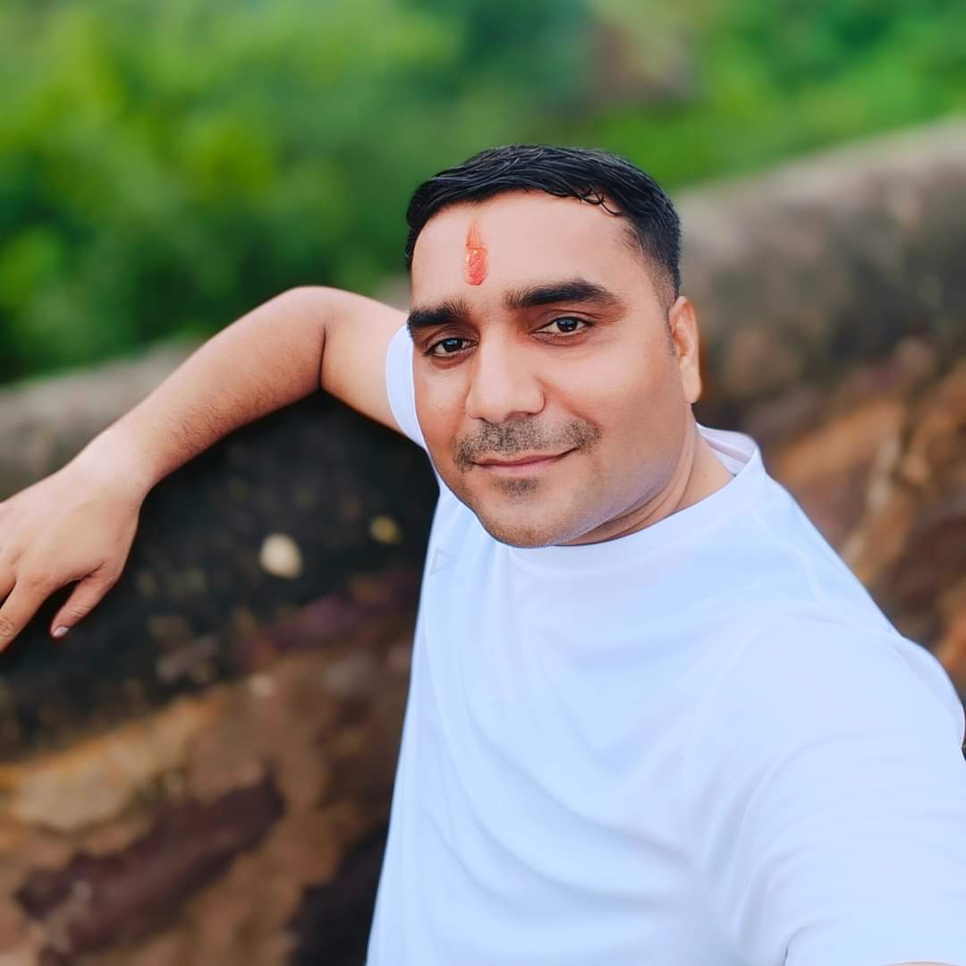 Kailash64526620's tweet photo. गणेश चतुर्थी पर दोस्तों के साथ भगवान त्रिनेत्र गणेश जी की परिक्रमा कर दर्शन किए ll जय श्री गणेश 🙏🙏 https://t.co/DJz1MxZURM