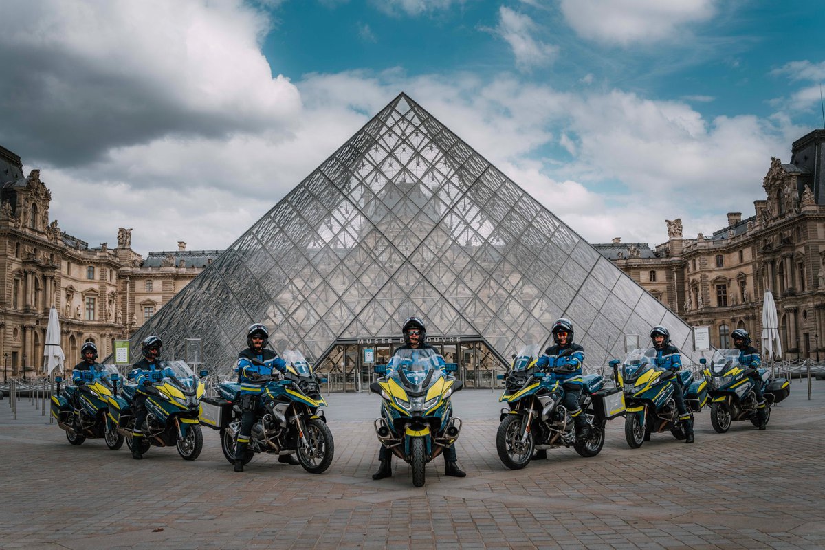 Gendarmerie's tweet photo. #JeudiPhoto 📸 Comment sublimer un des plus beaux monuments de Paris. 👀 #ÀlintérieurdesJeux
📸 Brc F. Arrighi #SIRPA #Gendarmerie https://t.co/vDjInhsaaj