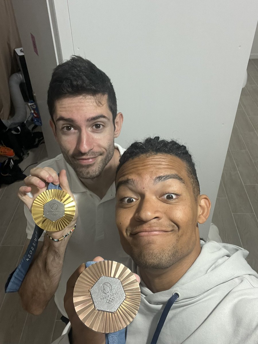 FlyManoloFly's tweet photo. Roommate 🥉🫂🏅 https://t.co/bYTCRnzHl5