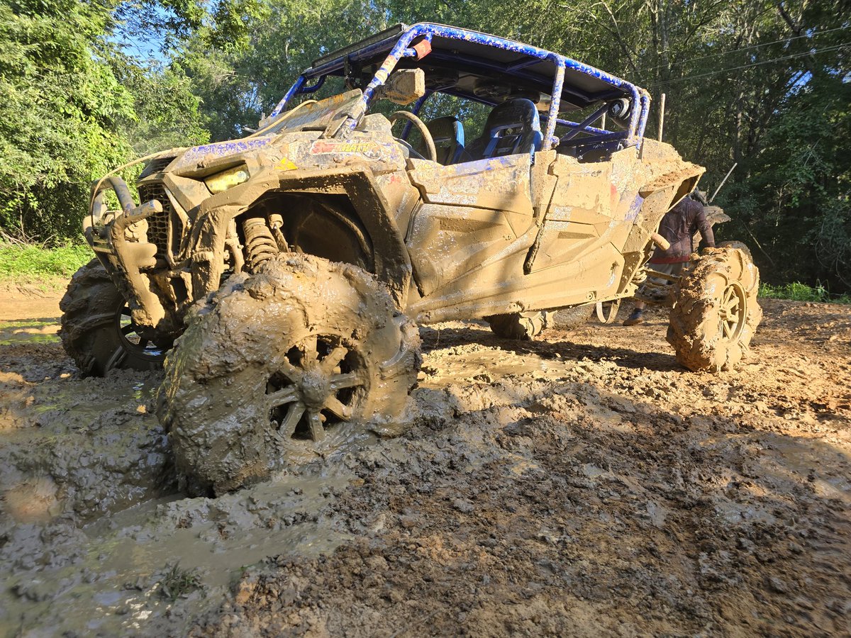 MBOFFROADTX's tweet photo. Keep it clean 🧽 
#riverrunatvpark #mudbeaner #mboffroadtx #polarisrzr #superatv #mudding #offroad https://t.co/JmY3MGSqKv