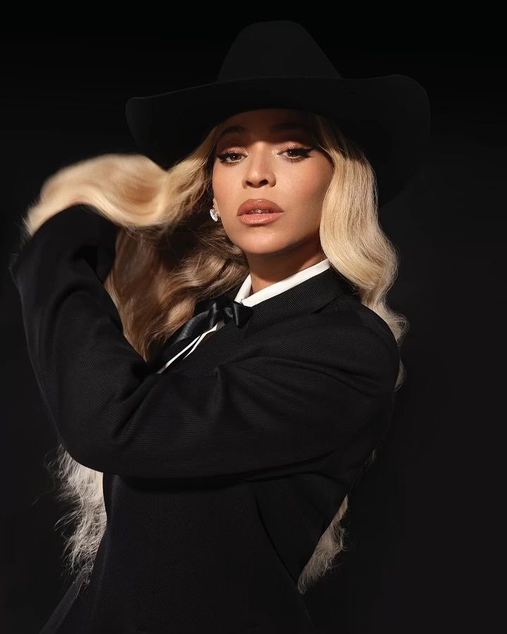 Beyyhoneyy's tweet photo. Beyoncé With Legendary Artists Thread: https://t.co/nD102p9lm9