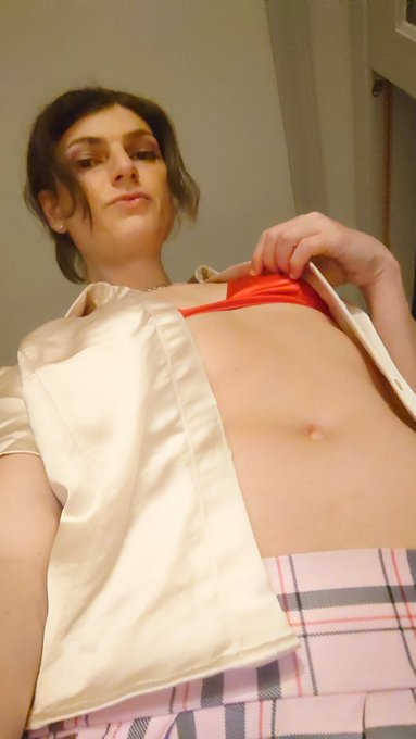 My eyes are up here https://t.co/0taVcLfAx7