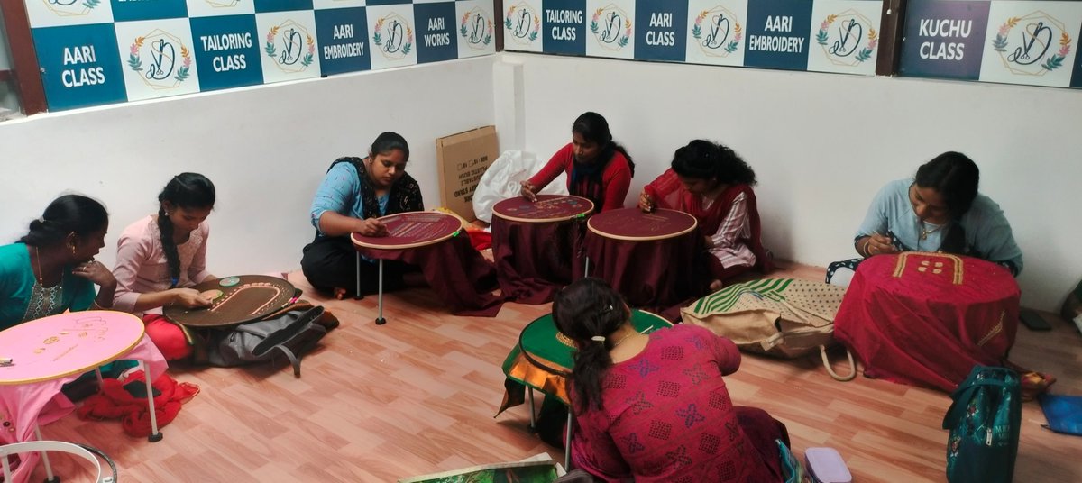 DevaariC's tweet image. Aari work classes In Bangalore 
#aariclasses #emboridery #bangalorerains #fashionbeauty #makeMoneyFromHome #makeupartist #bridalfashion