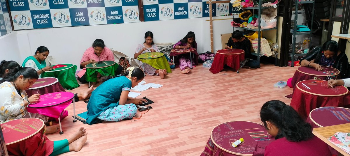 DevaariC's tweet image. Aari work classes In Bangalore 
#aariclasses #emboridery #bangalorerains #fashionbeauty #makeMoneyFromHome #makeupartist #bridalfashion