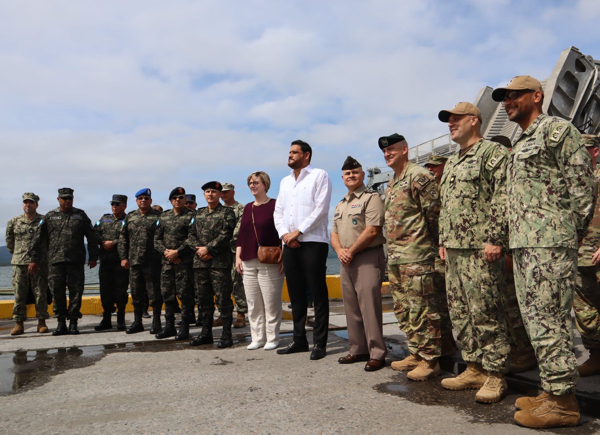 JTF_Bravo's tweet image. During Continuing Promise 2024, JTF-Bravo worked alongside @NAVSOUS4THFLT USNS Burlington to provide veterinary care, Women, Peace, & Security seminar & HA/DR exercises to share info, build plans & provide support for Honduras.
jtfb.southcom.mil/Media/News/Dis…
@Southcom @usembassyhn