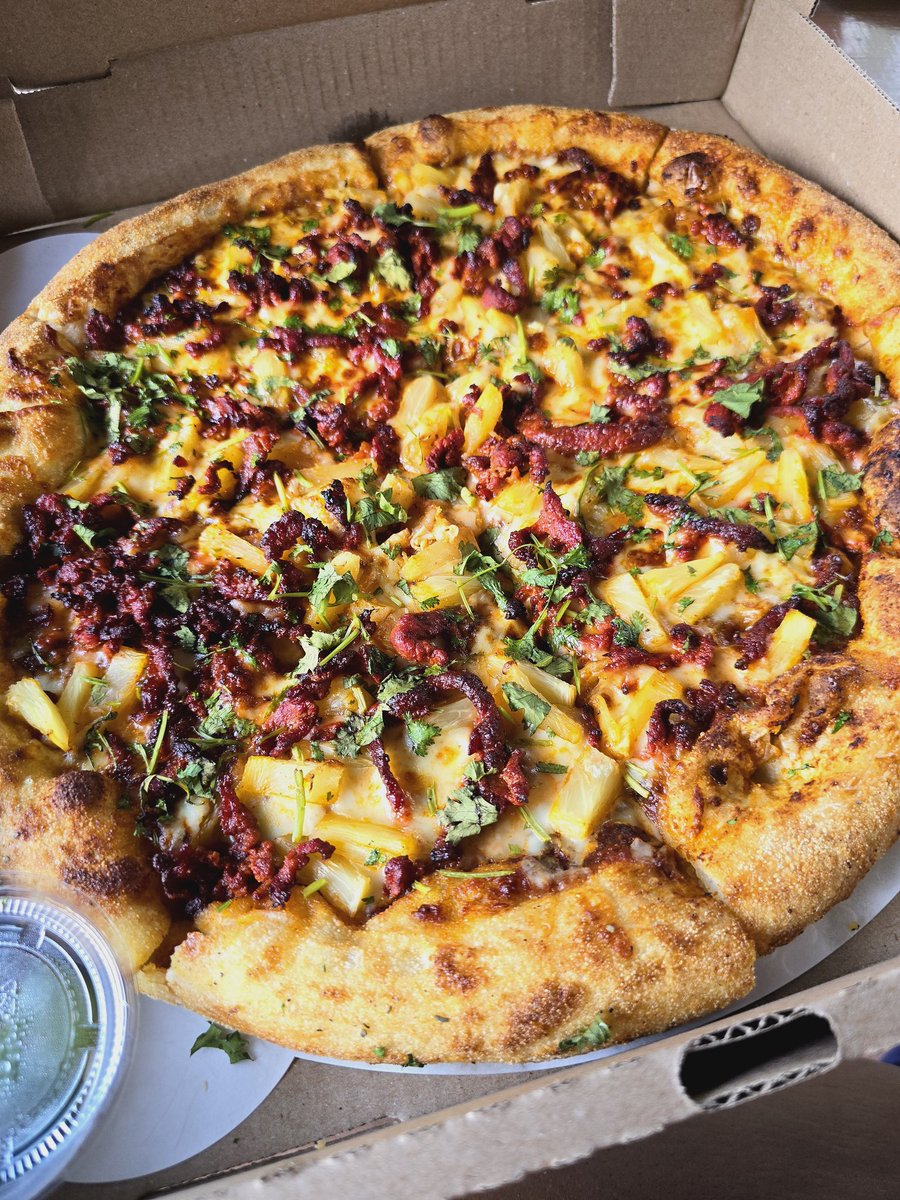 mexinaco14's tweet photo. Elote & Al Pastor pizza was delicious #Samsung #GalaxyS24Ultra #withGalaxy #FoodMode #ShotOnSnapdragon #SnpadragonInsiders #PizzaBuzz @SamsungMobileUS @Snapdragon https://t.co/NbvU3BvaUu
